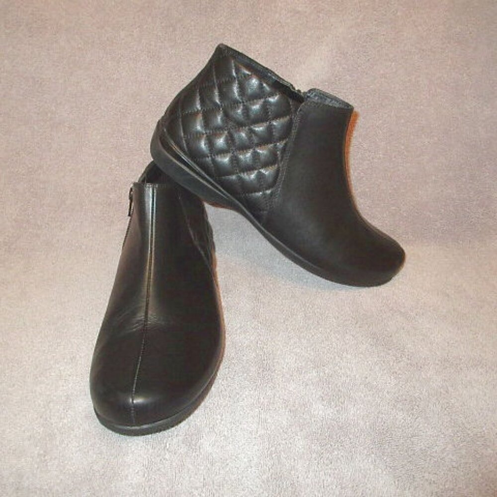 Abeo Ariana Leather Boots Size 10 Comfort Foam Quilted Side Zip Ankle Minimalist